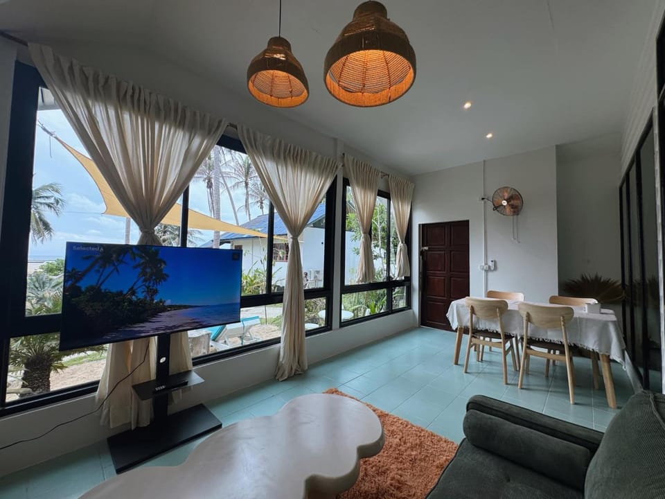 Beach front House House in Ko Pha-ngan Sub-district