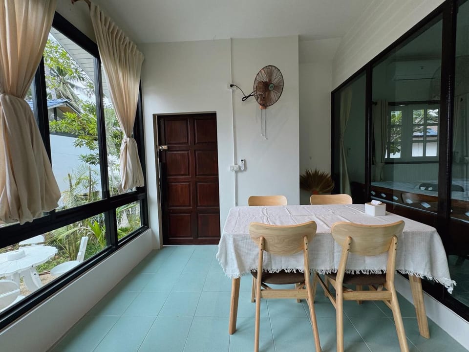 Beach front House House in Ko Pha-ngan Sub-district