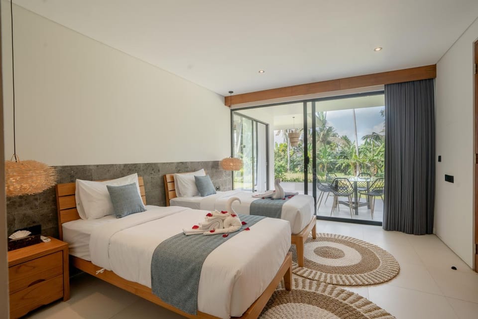 Photo of the whole room, Bedroom