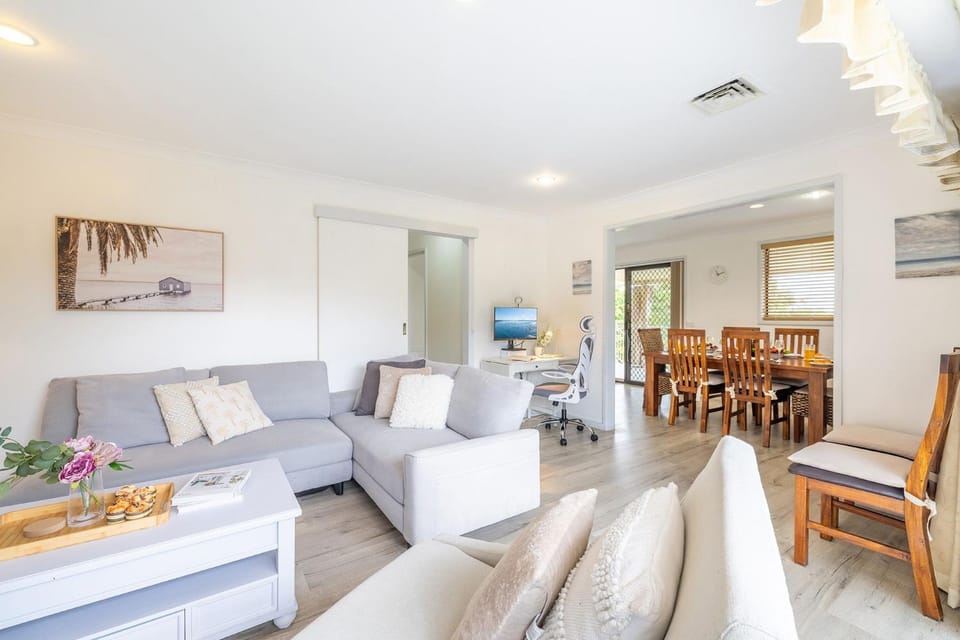 Yawa at Yoolarai, 64 Yoolarai Cr - Ducted air, WiFi, Shared Pool House in Nelson Bay