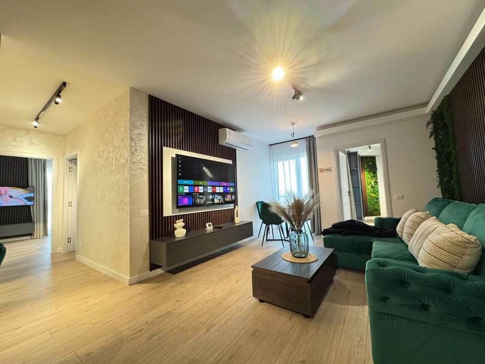TV and multimedia, Living room, Seating area, Evening entertainment