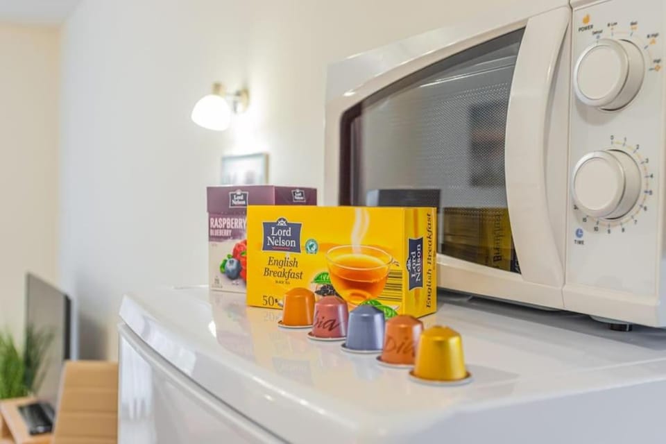 Kitchen or kitchenette, Food and drinks