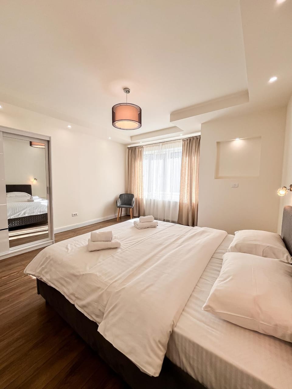 La Teatru - 2BD Apartment near Theatre and Old Town Apartment in Brasov