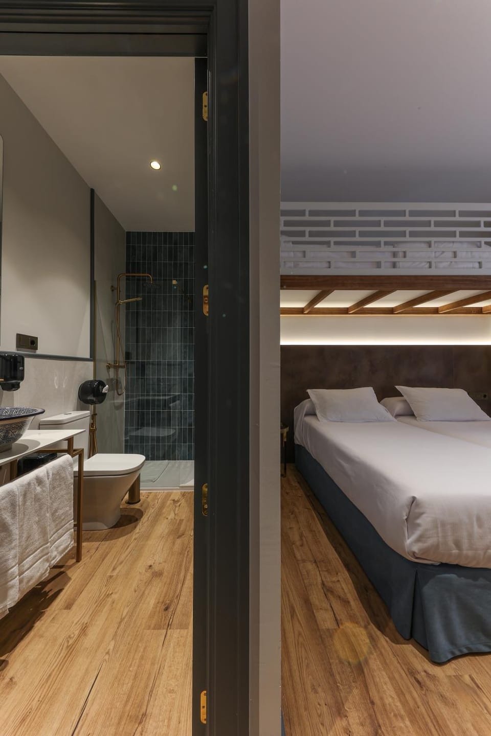 Bathroom, Photo of the whole room