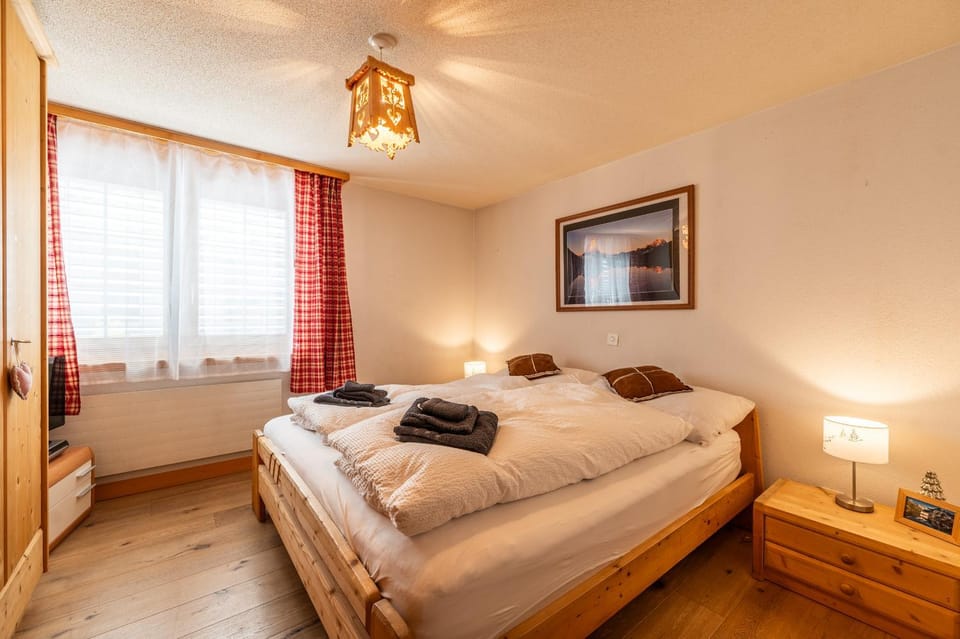 Bed, Bedroom, towels, towels