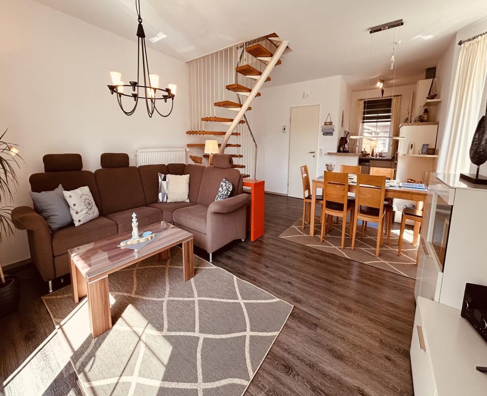 Kitchen or kitchenette, Living room, Seating area, Dining area