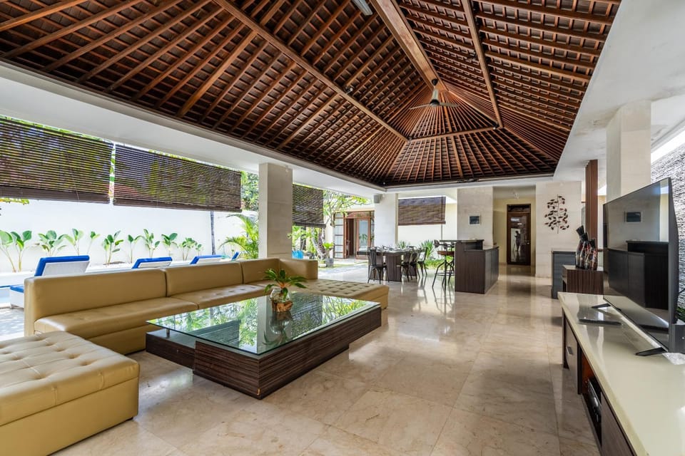 Communal lounge/ TV room, TV and multimedia, Living room, Seating area, Evening entertainment