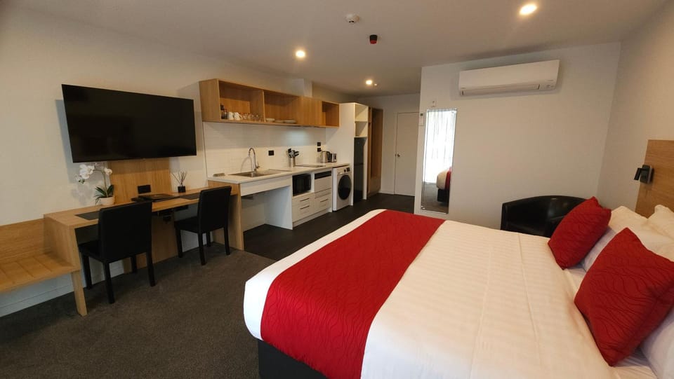 Bed, TV and multimedia, heating, kitchen, acessibility, air conditioner