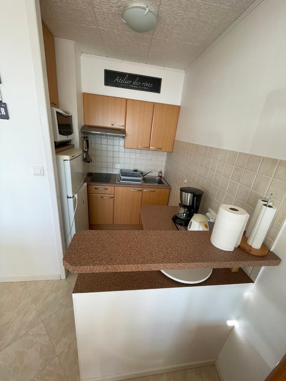 Coffee/tea facilities, Kitchen or kitchenette, oven, stove, toaster
