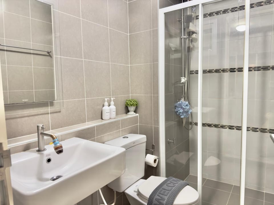Shower, Bathroom, towels