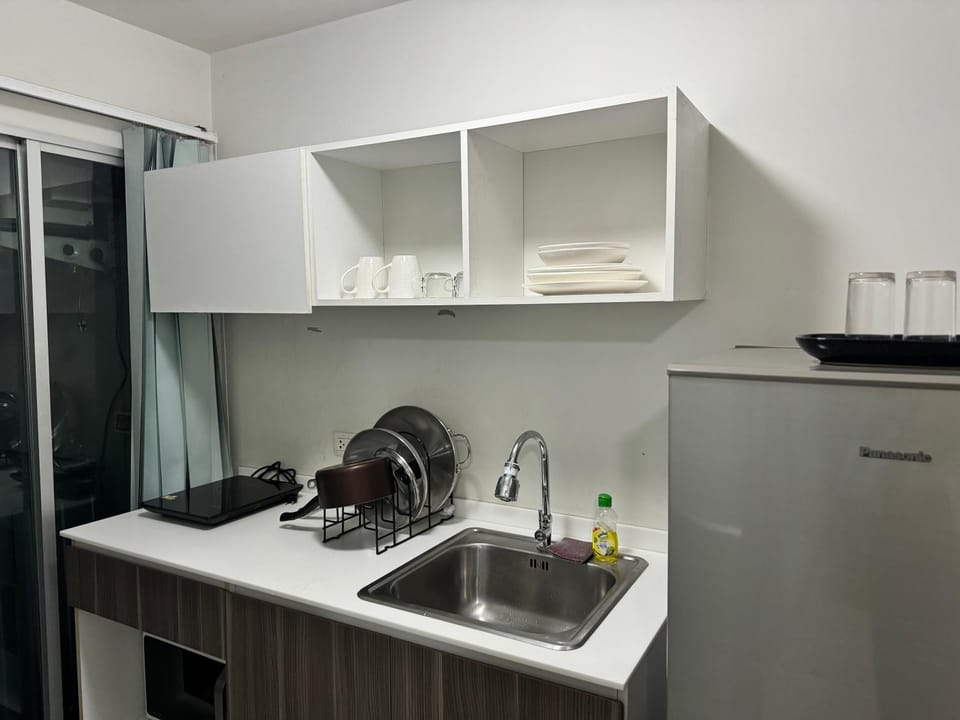 Kitchen or kitchenette, dishwasher, minibar, stove