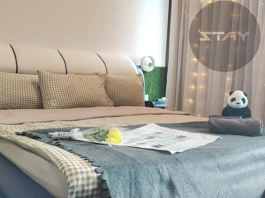 Almas Suites Cozy King Bed Studio Netflix By STAY Apartment in Johor