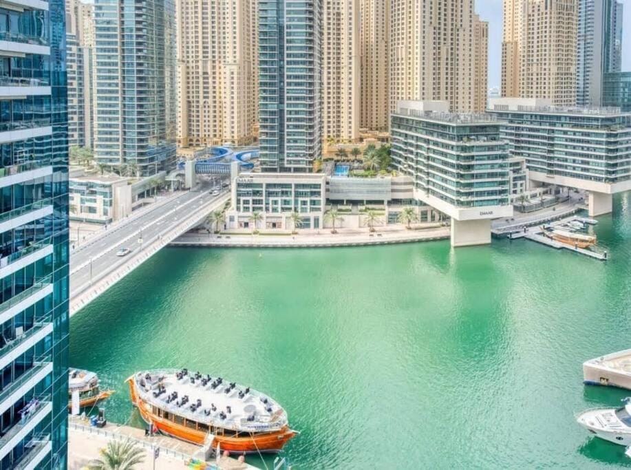 Bright & Serene Flat in the Marina, by Only Stays Apartment in Dubai