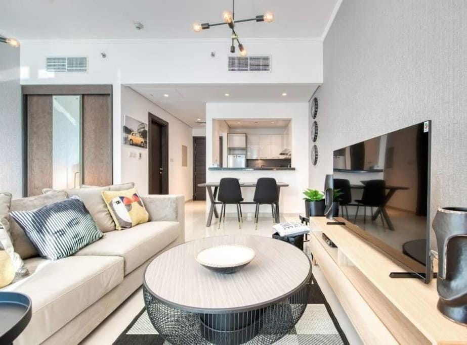 Bright & Serene Flat in the Marina, by Only Stays Apartment in Dubai