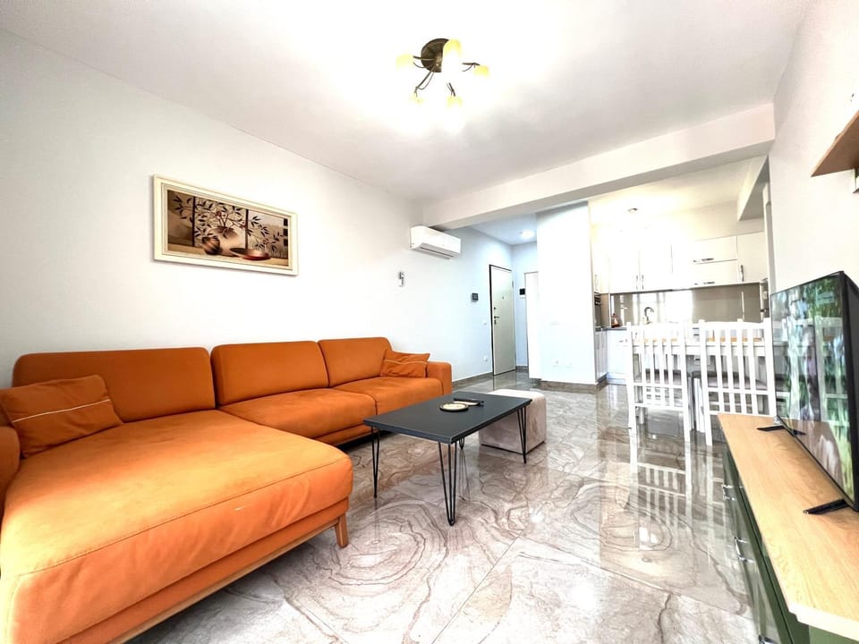 Living room, Seating area, Dining area, air conditioner