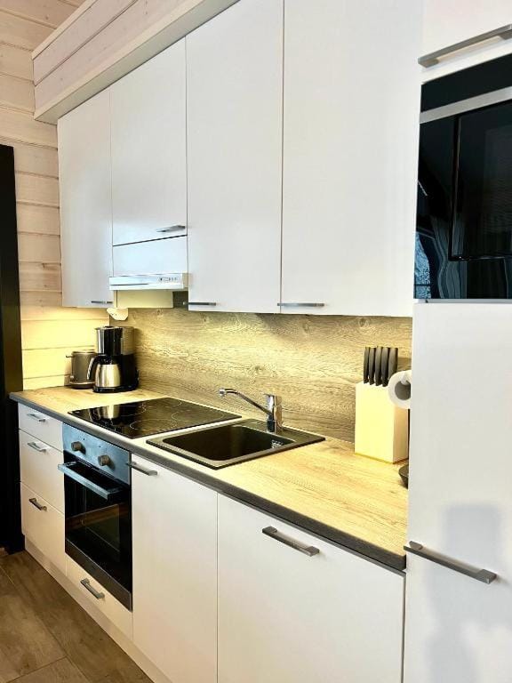 Kitchen or kitchenette, dishwasher, oven, pet friendly, stove, toaster