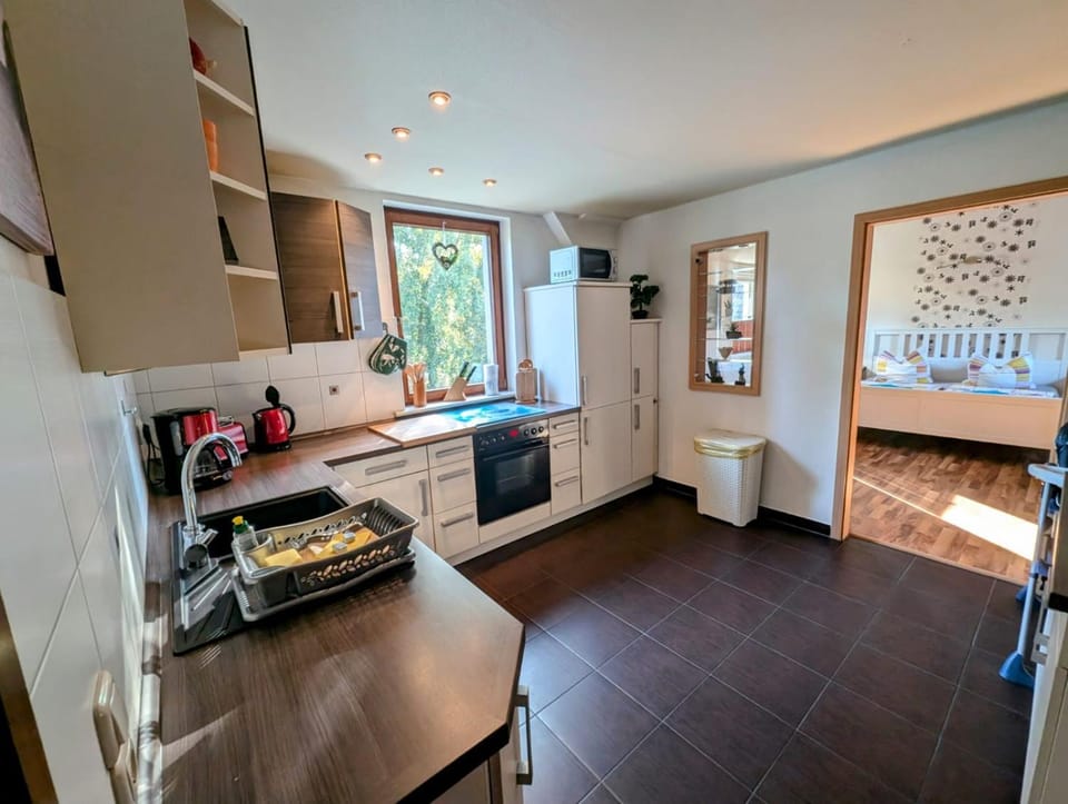Kitchen or kitchenette, Dining area, Food, oven, stove