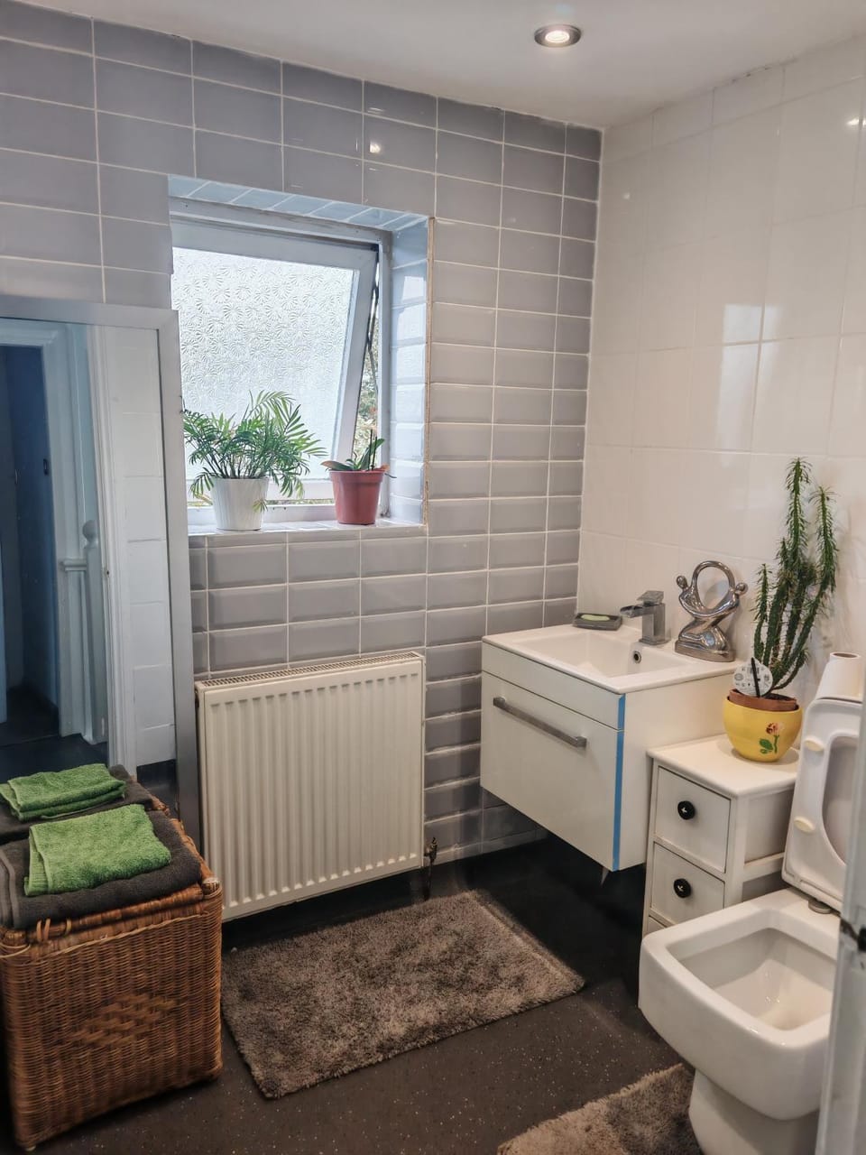 Private room with own private bathroom and shower Vacation rental in Warrington