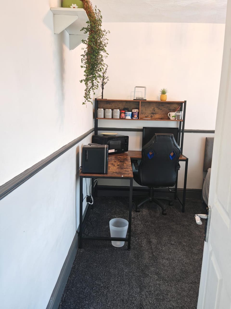 Private room with own private bathroom and shower Vacation rental in Warrington