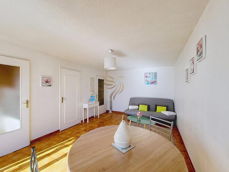 Studio Azur, terrace, parking, 10min from sea Apartment in Fréjus