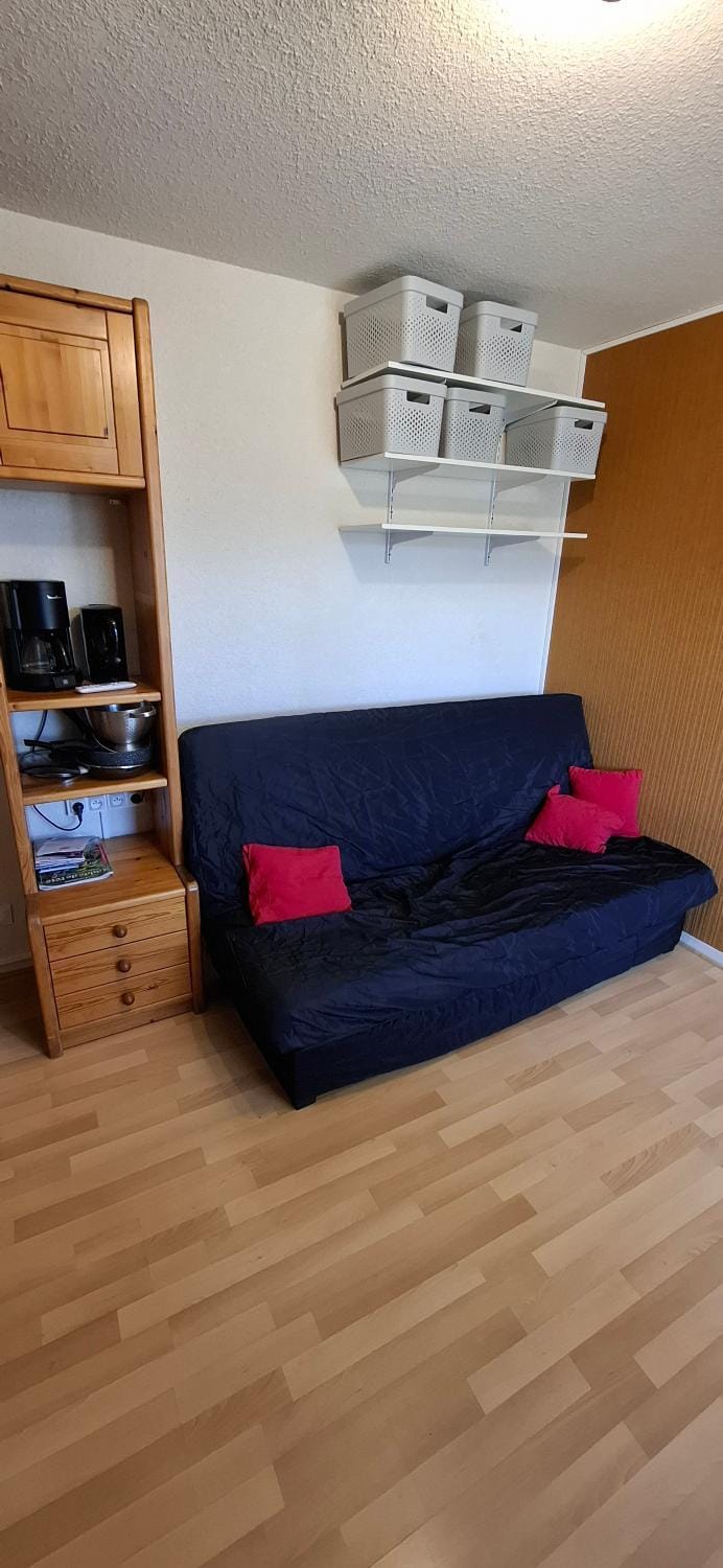 Bed, Living room