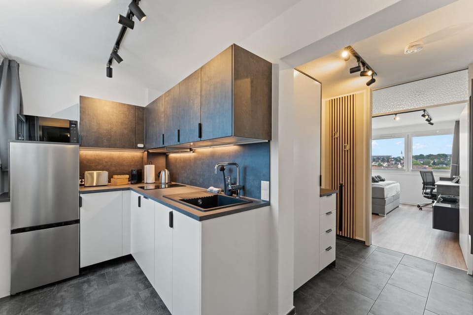 Kitchen or kitchenette, Dining area, dishwasher, stove