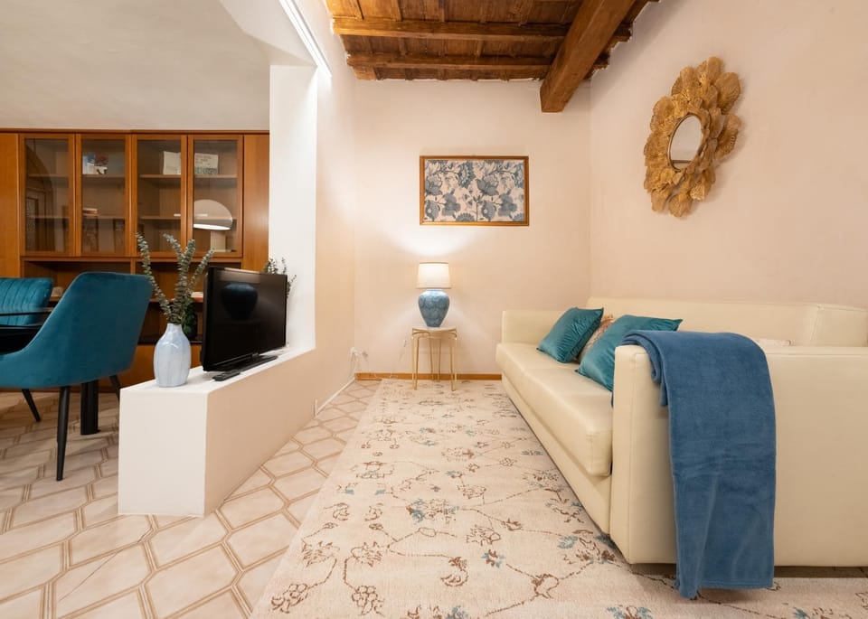 Communal lounge/ TV room, TV and multimedia, Decorative detail, furniture