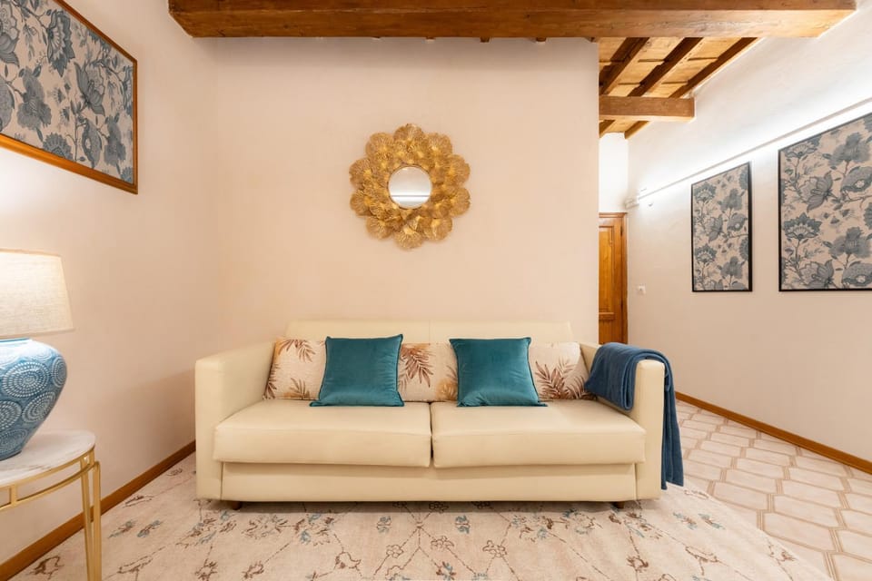 Decorative detail, furniture, internet