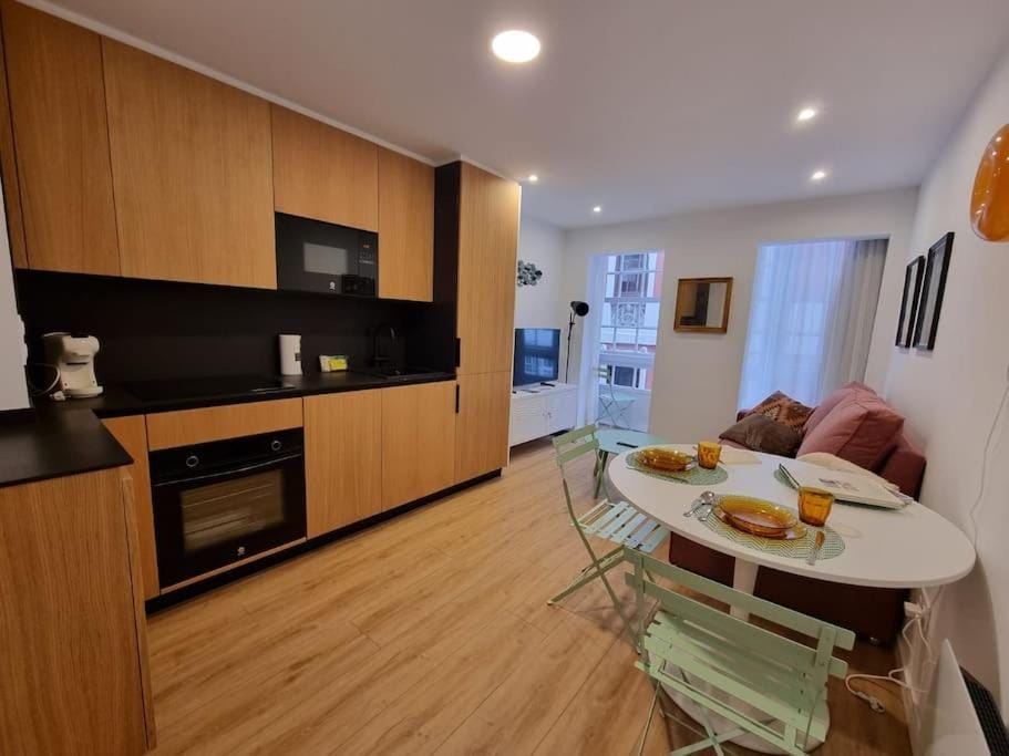 Kitchen or kitchenette, Living room