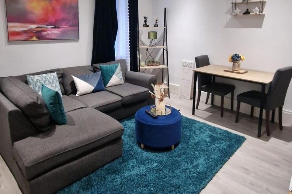 3 Bed-Sleeps 6-Great for Groups Families House in Rochester