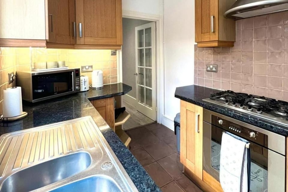 3 Bed-Sleeps 6-Great for Groups Families House in Rochester