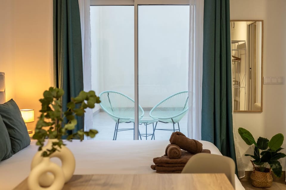 Bed, Balcony/Terrace, Photo of the whole room, Inner courtyard view