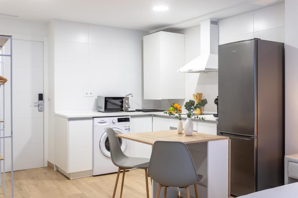 Kitchen or kitchenette, Dining area, stove