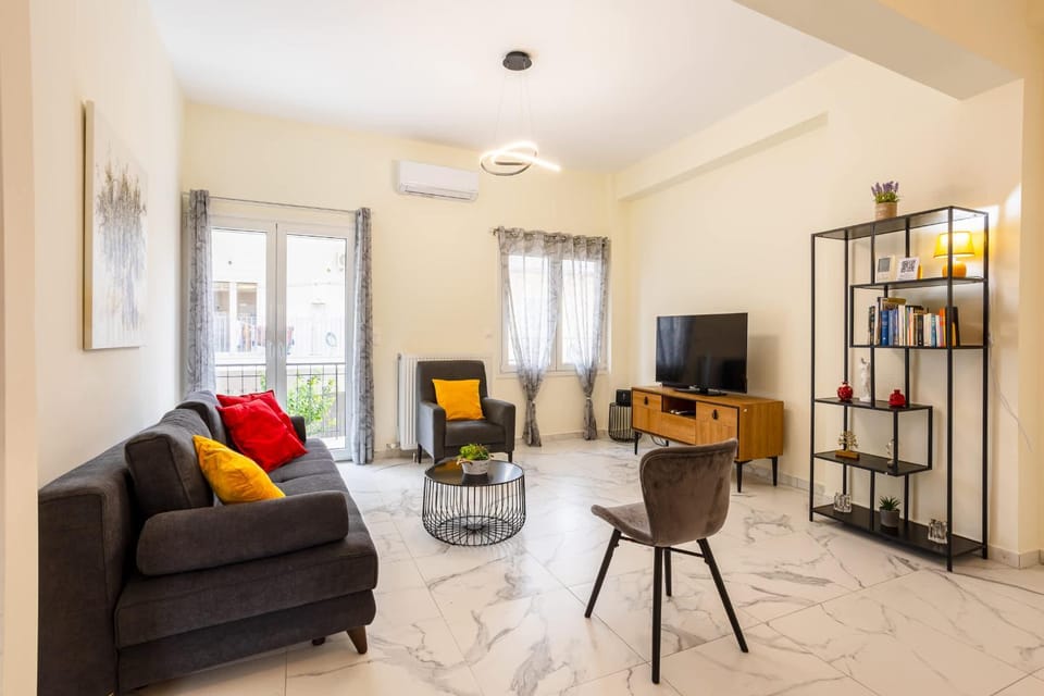 TV and multimedia, Living room, Seating area, air conditioner