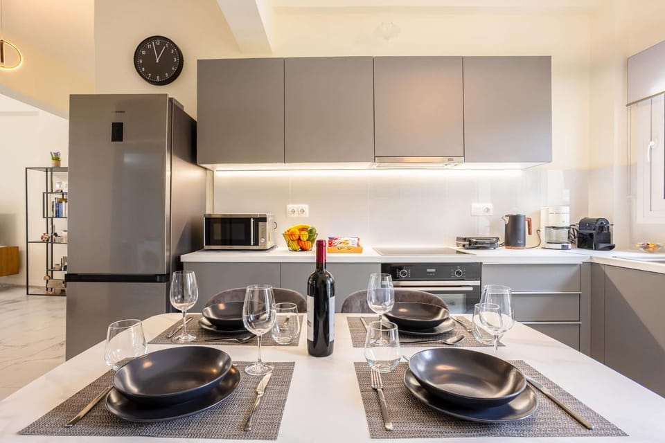 Coffee/tea facilities, Kitchen or kitchenette, Dining area, oven, toaster