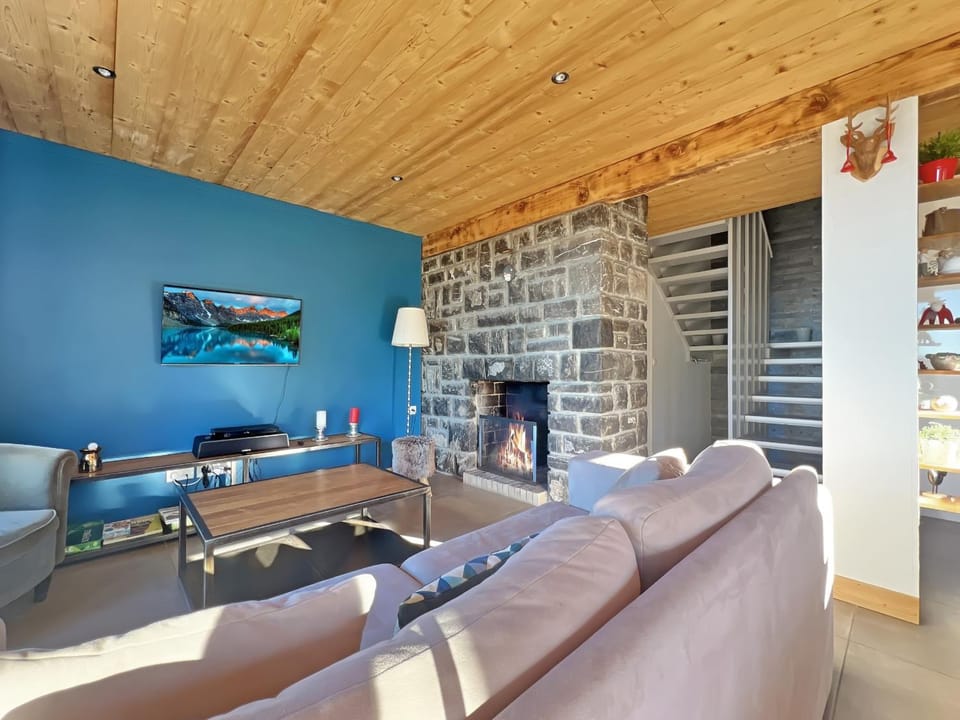 Communal lounge/ TV room, Living room