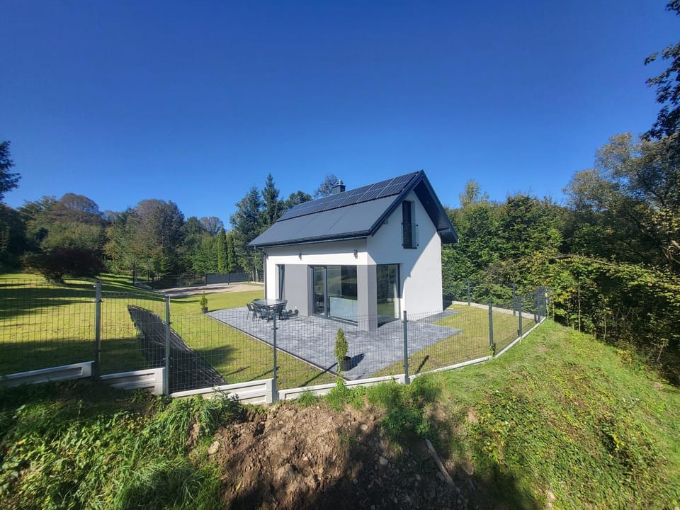 Property building, Day, Natural landscape, Garden, Garden view