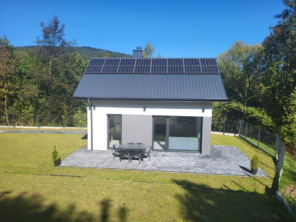 Property building, Patio, Day, Natural landscape, Garden, Garden view