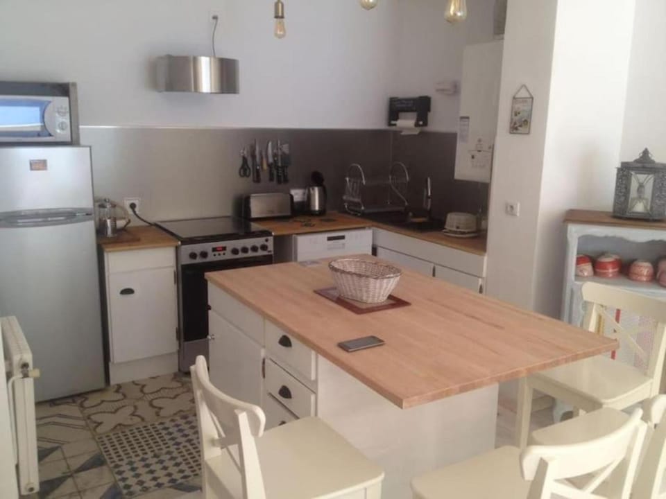 Dining area, kitchen