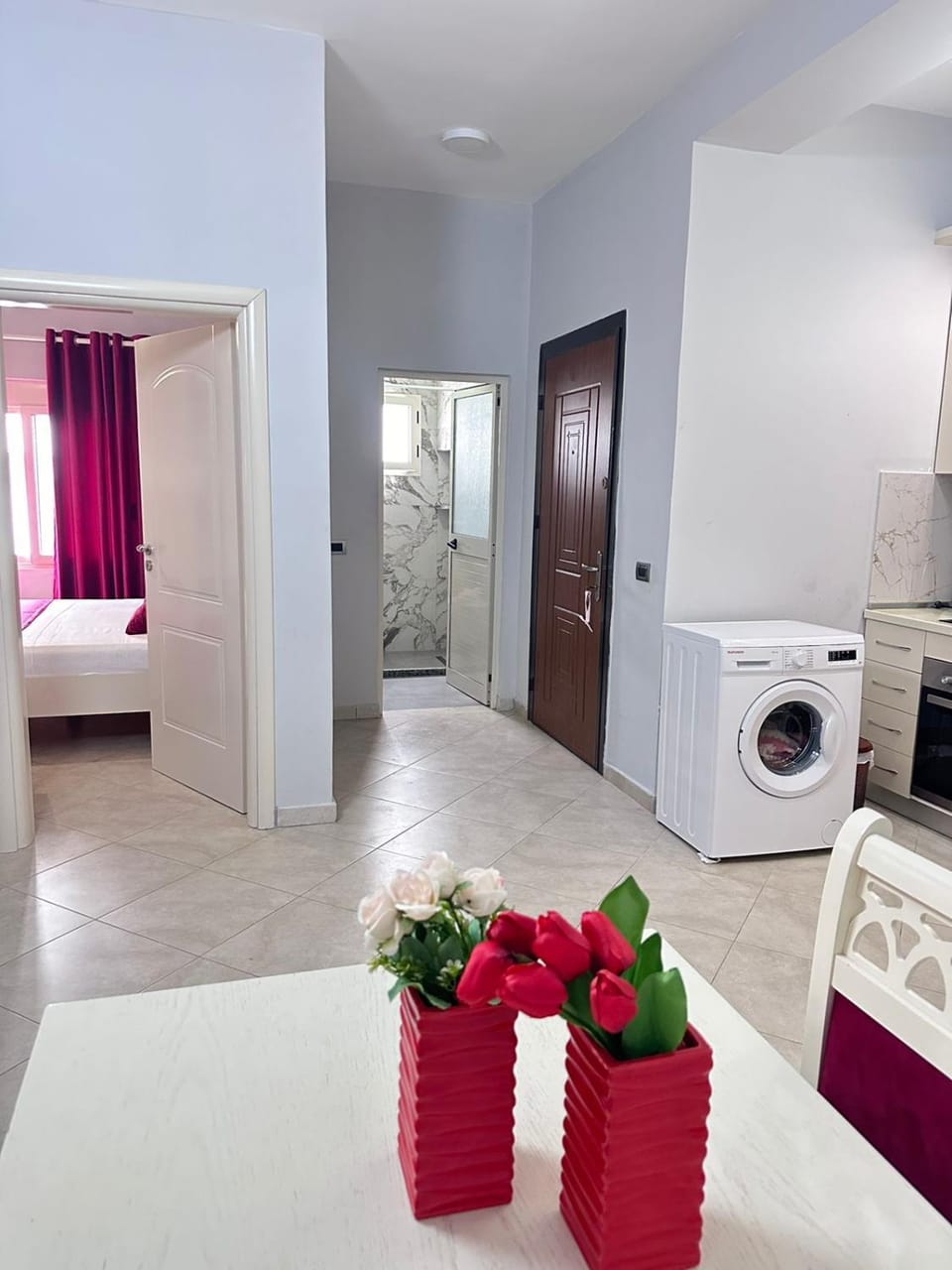 Bed, Kitchen or kitchenette, Photo of the whole room, Bedroom, towels, wardrobe, washing machine, dryer