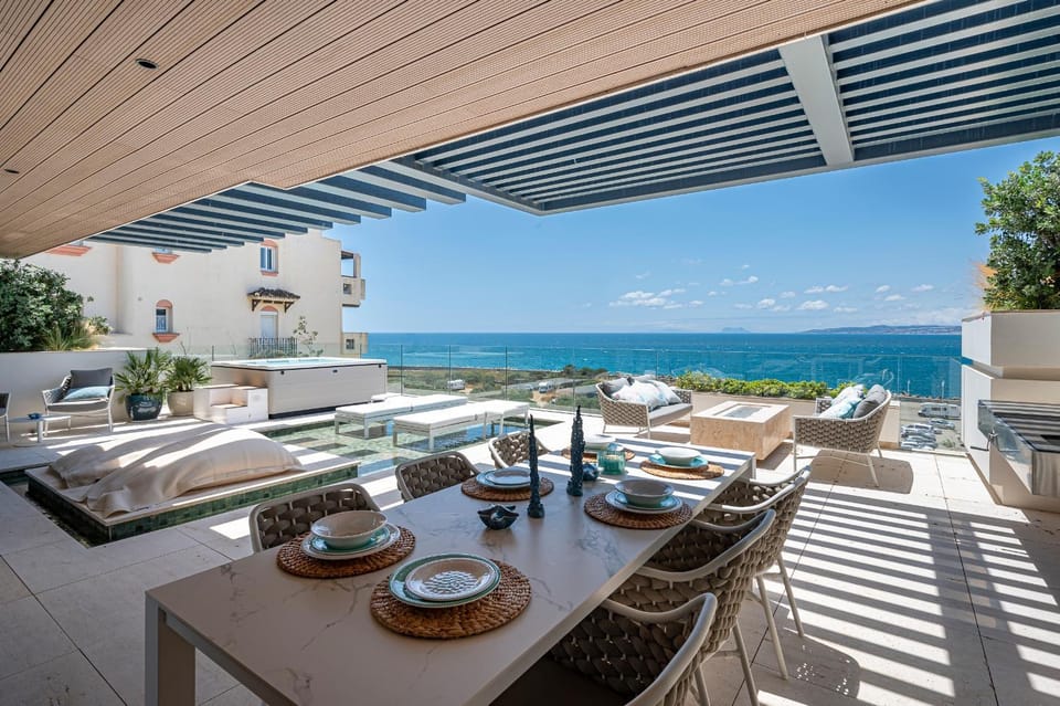 Property building, Balcony/Terrace, Living room
