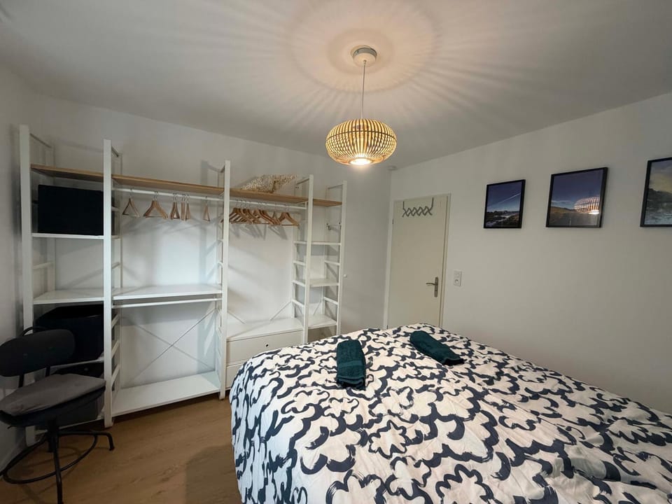 Bed, Photo of the whole room, Bedroom