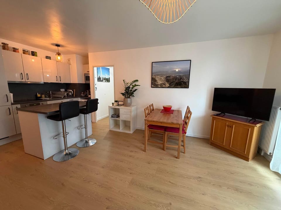 TV and multimedia, Dining area