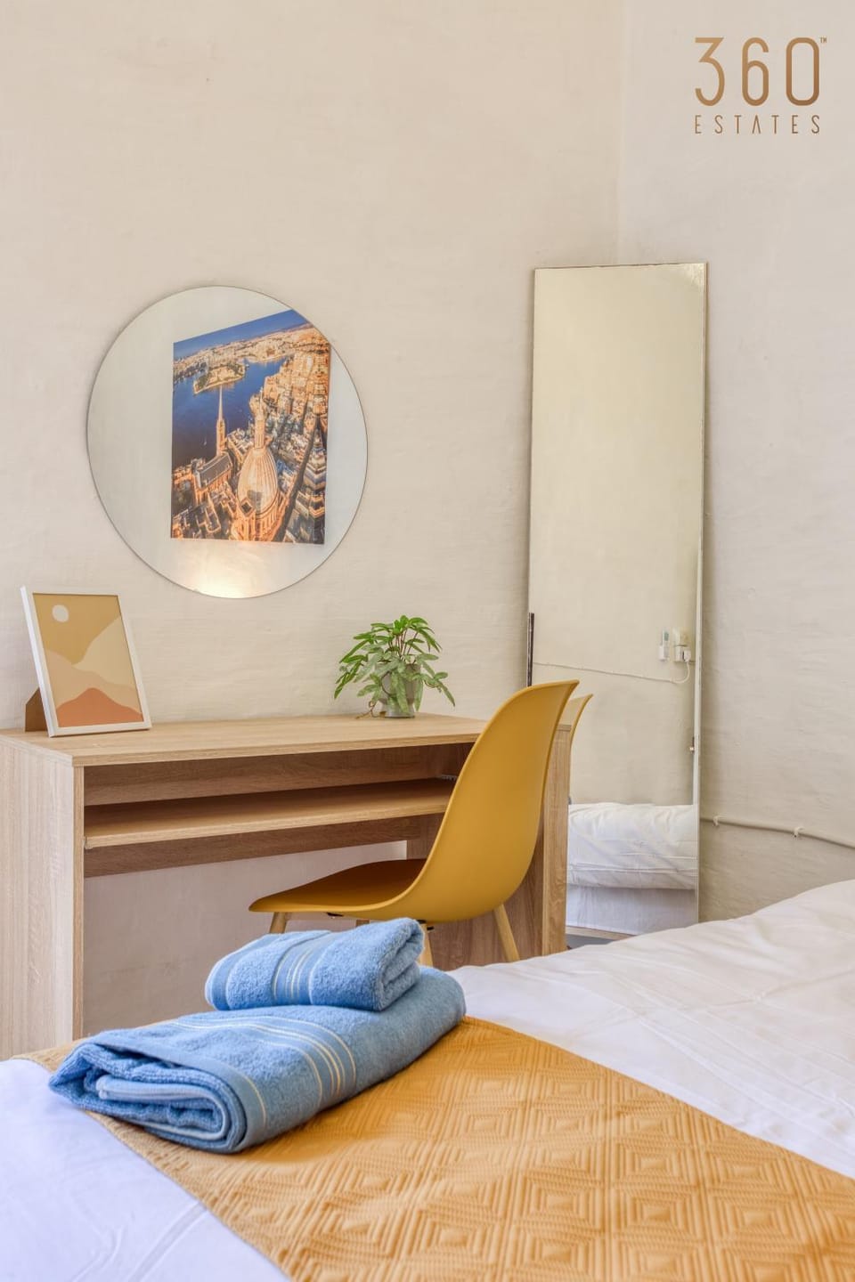 Bed, Photo of the whole room, Bedroom, towels