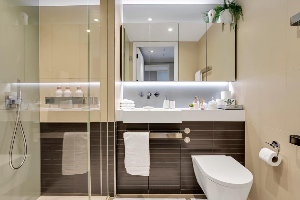 Shower, Toilet, Bathroom, towels