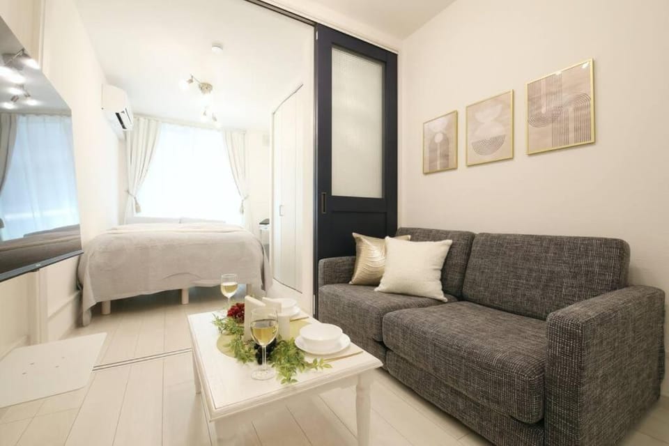 Bed, Living room, Photo of the whole room, Seating area, Bedroom