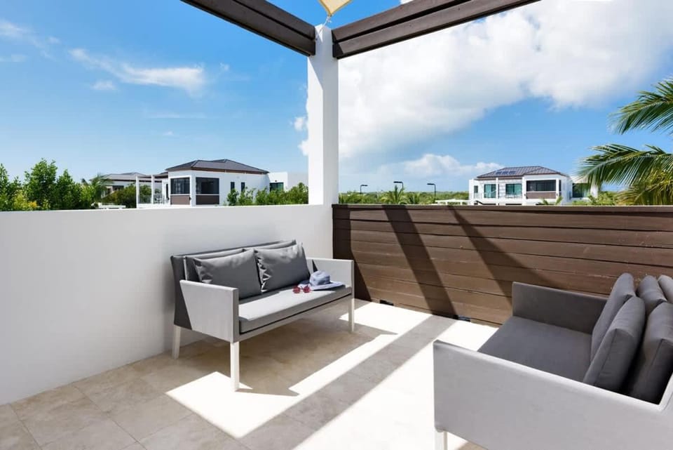 Alize Villa - 4 BR Ocean View Villa in Long Bay Hills