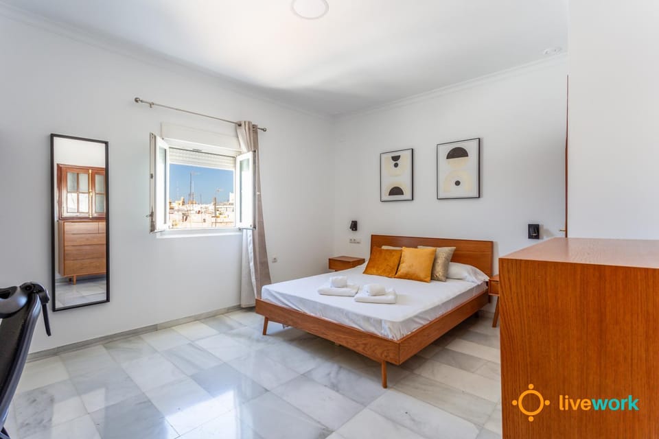 Bed, Photo of the whole room, Bedroom