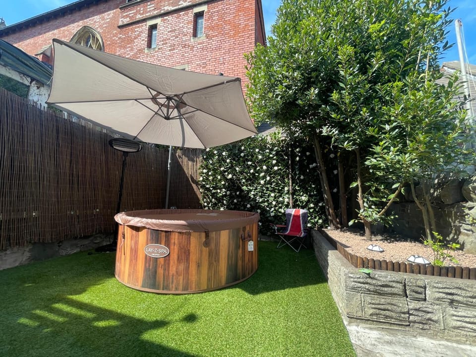 Spacious 5 Bedroom House - 2 Bath - City Centre - Free Parking House in Cardiff