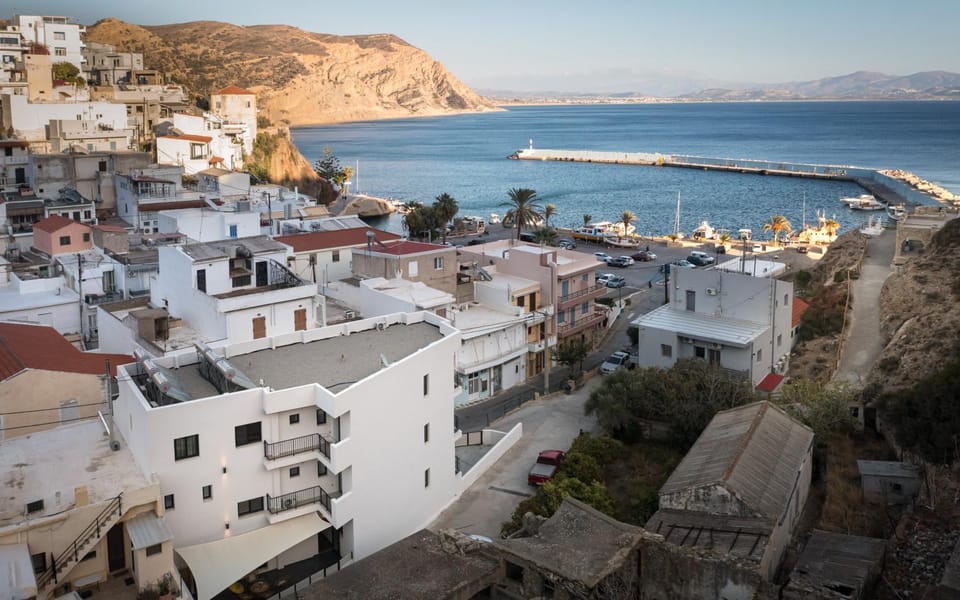 Property building, Day, Neighbourhood, Natural landscape, Bird's eye view, Beach, City view, Sea view